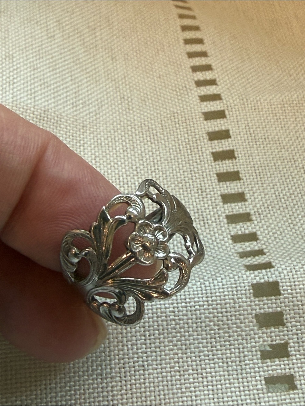 Ornate Floral Filigree Silver Ring - Silver